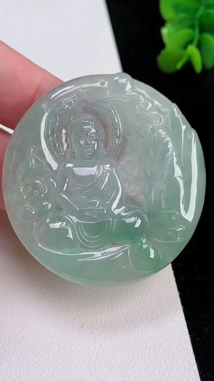 天然A货翡翠大日如来吊坠，尺寸51.6-5.6，重:30.40g
7月1日