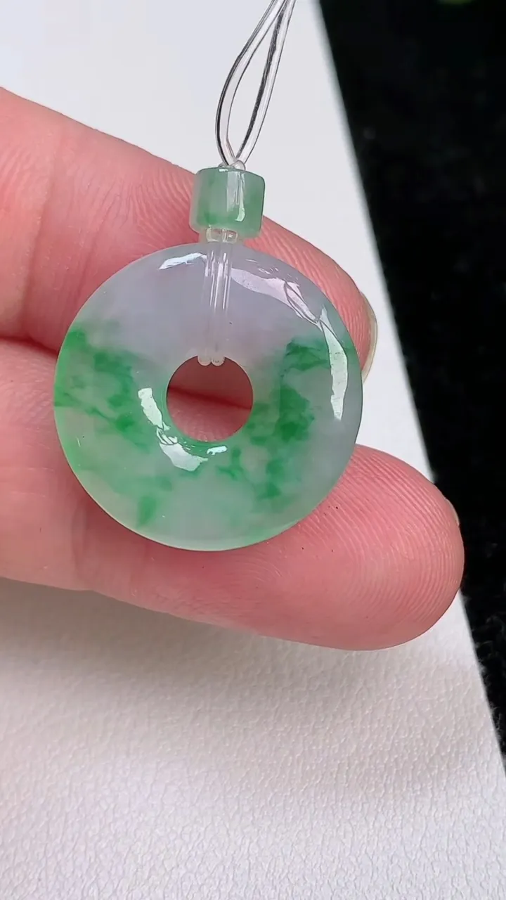 天然A货翡翠平安扣吊坠，尺寸31.4-3.2，重量:3.42g
7月1日