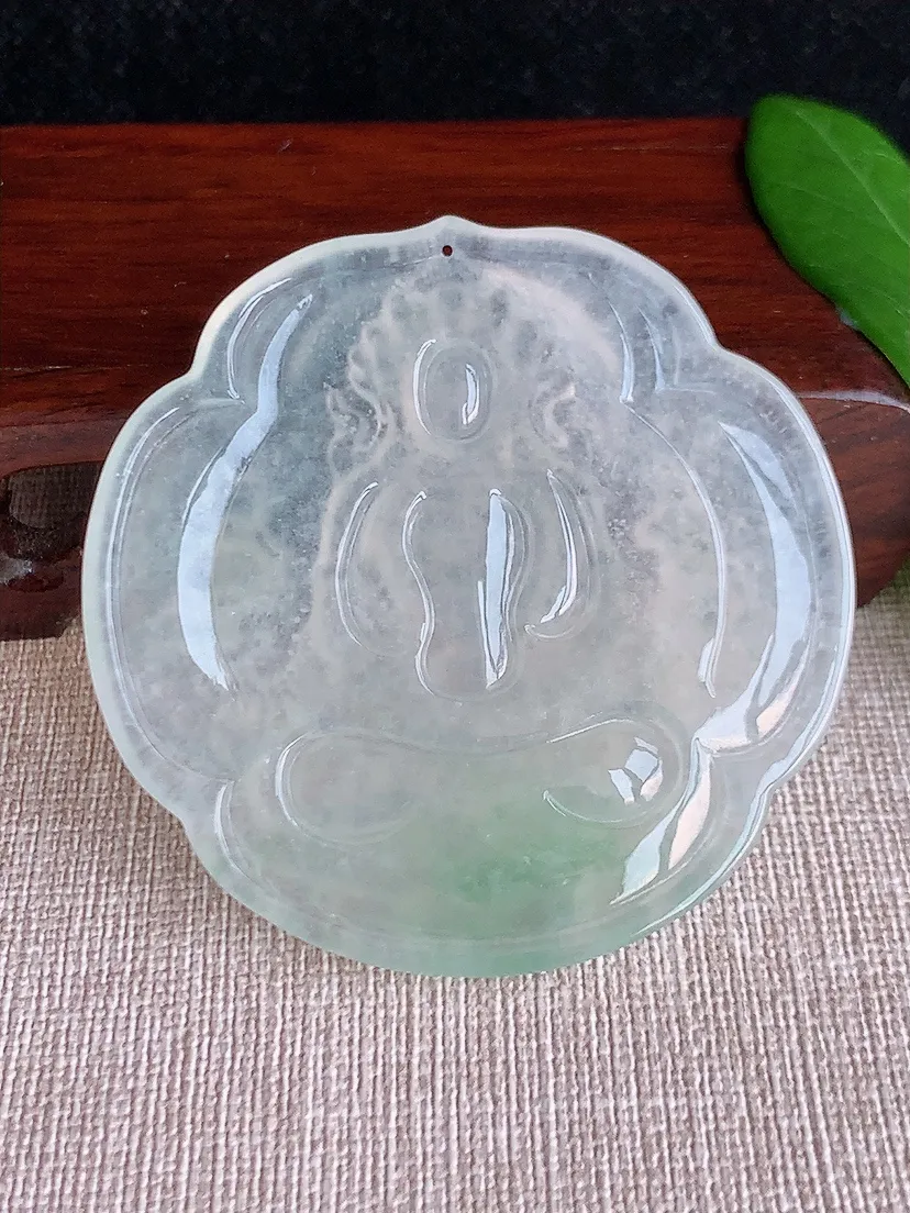 天然A货翡翠晴水度母观音吊坠尺寸57×57.4×5.3m量33.30g 0629