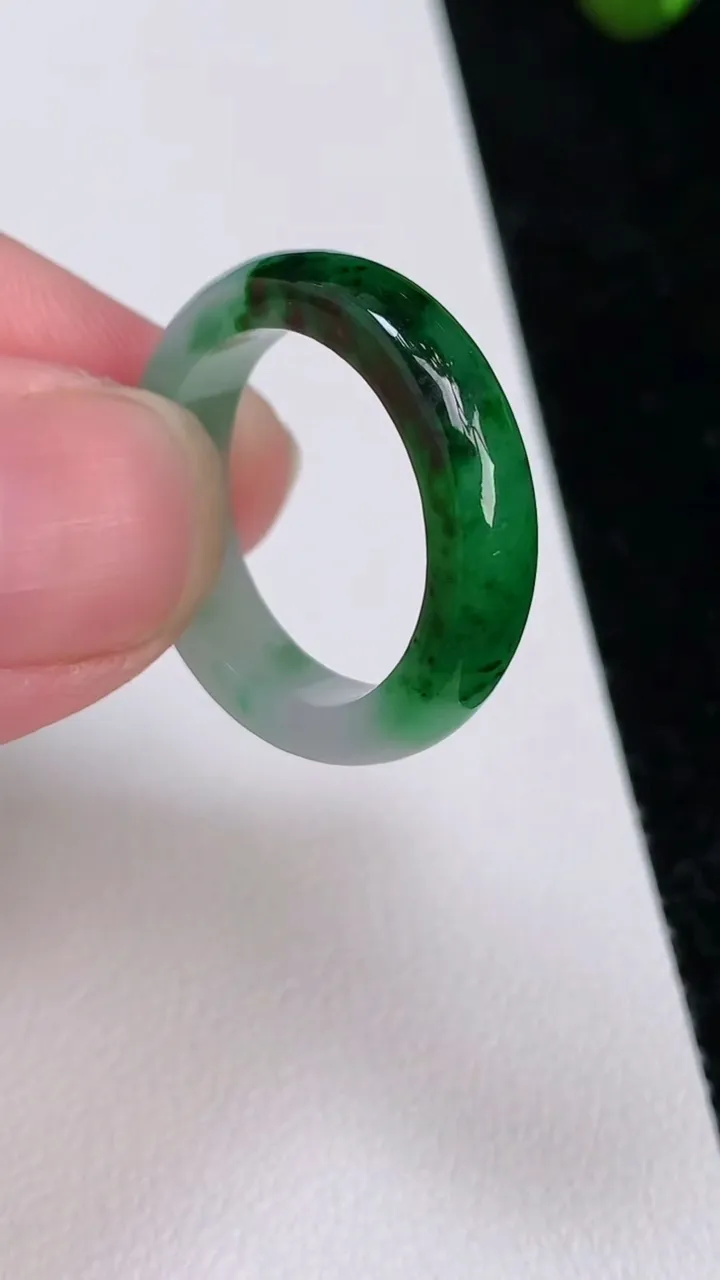 天然A货翡翠戒指指环，尺寸18.9-5-3，重量:3.81g2025年7月1日
工厂直销收藏佳品,种