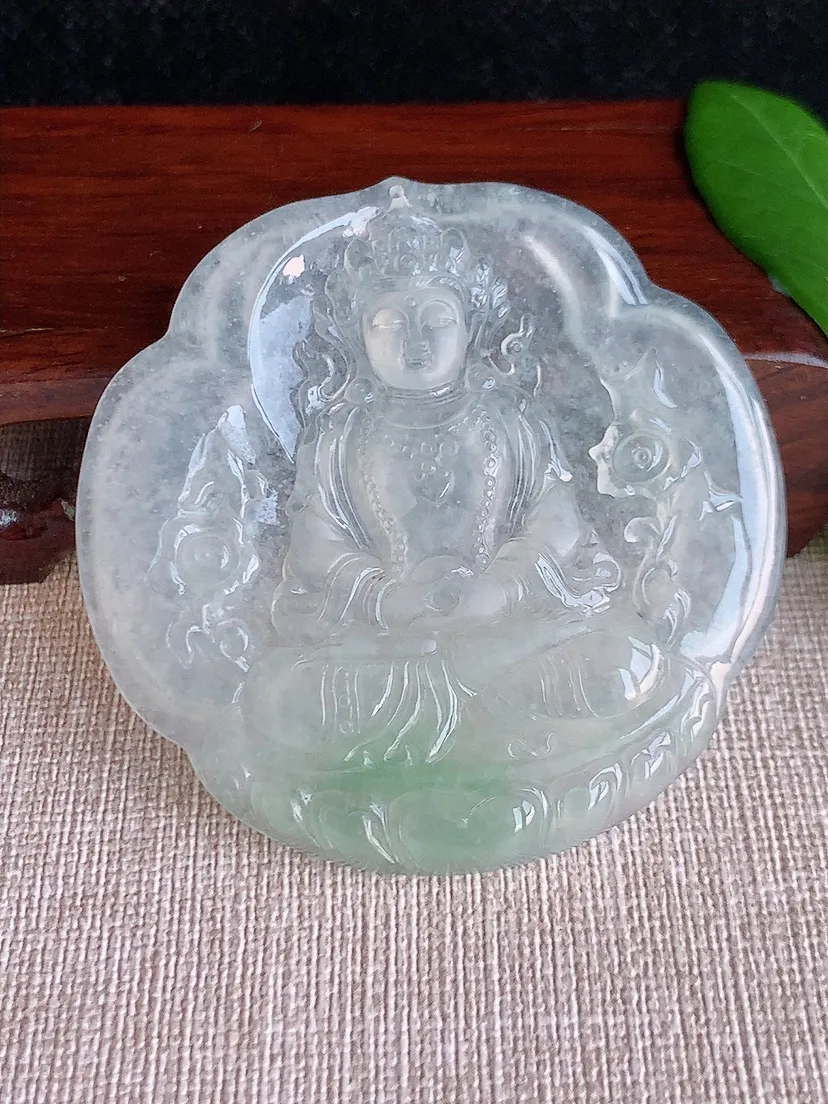 天然A货翡翠晴水度母观音吊坠尺寸57×57.4×5.3m量33.30g 0629