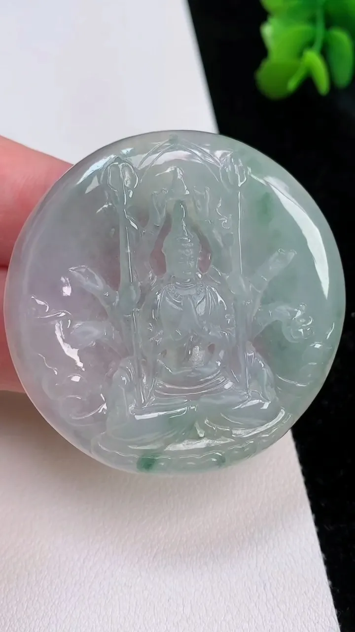 天然A货翡翠千手观音吊坠，尺寸48.4-4.8，重量:25.52g
7月1日