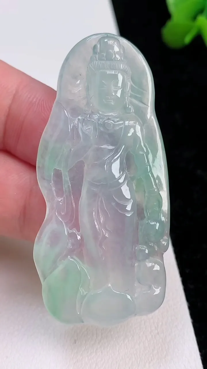 天然A货翡翠观音菩萨吊坠，尺寸57-27-4，重:13.78g
7月1日