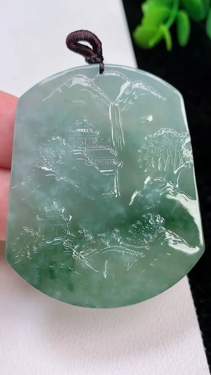 天然A货翡翠山水牌吊坠，尺寸53.7-44.7-5.9，重量:39.50g
7月1日