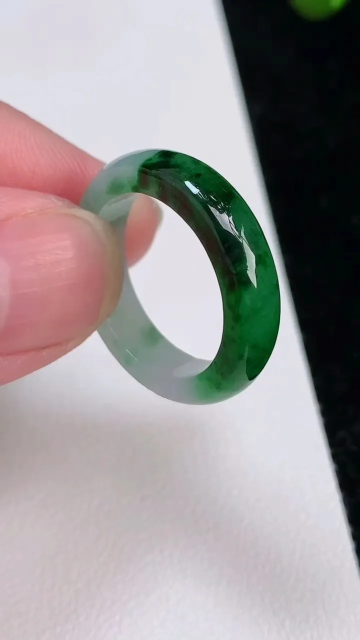 天然A货翡翠戒指指环，尺寸18.9-5-3，重量:3.81g2025年7月1日
工厂直销收藏佳品,种