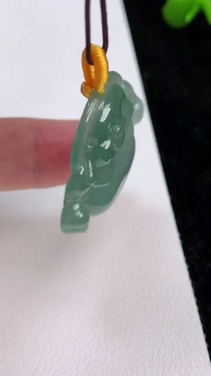 天然A货翡翠飘花佛公吊坠，尺寸30.7-34.2-6，重量:9.65g
7月1日