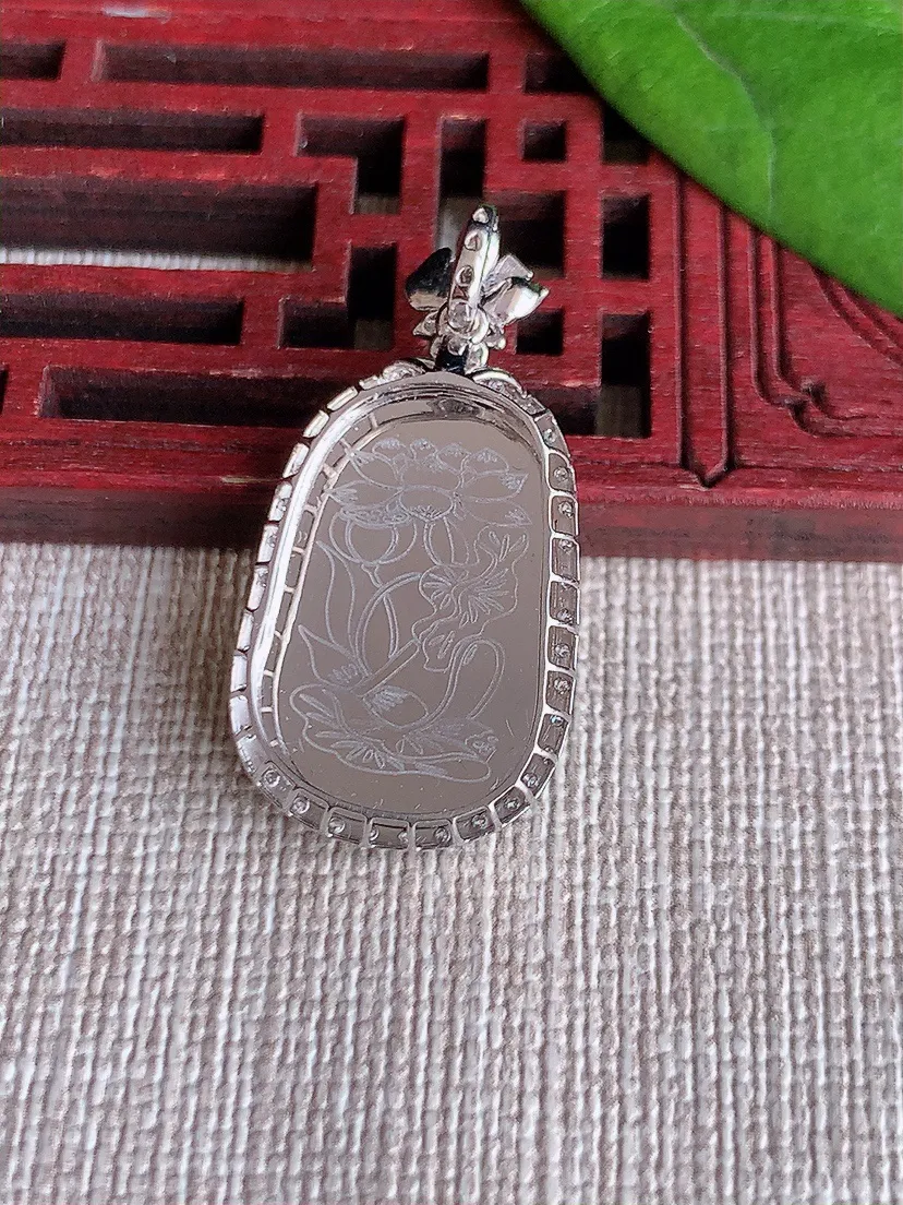 天然A货翡翠18K金伴飘绿如意吊坠尺寸31×15.8×6裸石21×14m量3.54g 0629