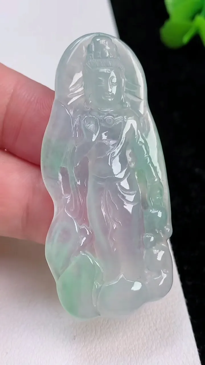 天然A货翡翠观音菩萨吊坠，尺寸57-27-4，重:13.78g
7月1日