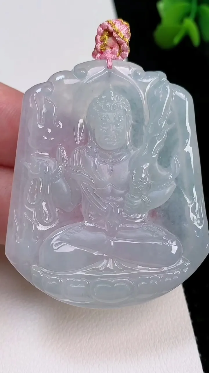 天然A货翡翠不动明王吊坠，尺寸53-44.8-4.9，重量:25.12g
7月1日