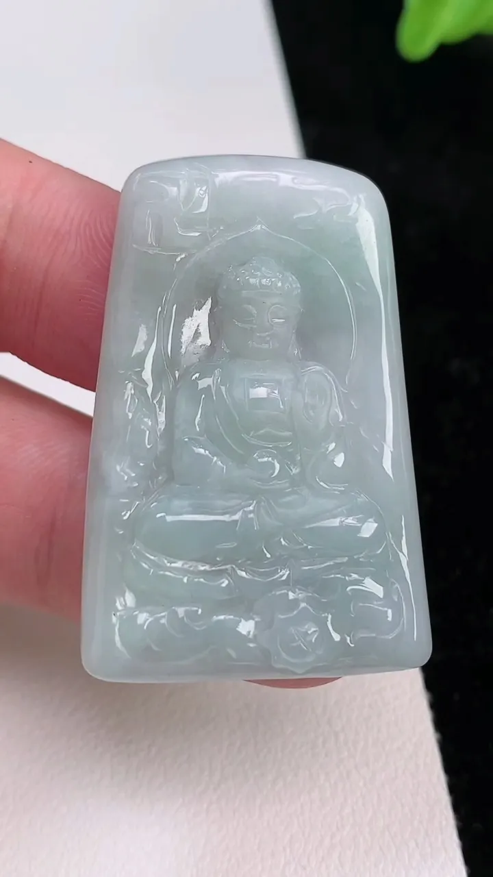 天然A货翡翠阿弥陀佛吊坠，尺寸41.2-28-4.6，重量:12.67g
7月1日