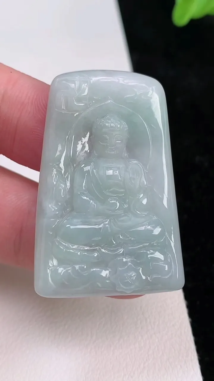 天然A货翡翠阿弥陀佛吊坠，尺寸41.2-28-4.6，重量:12.67g
7月1日