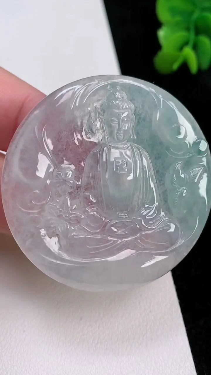 天然A货翡翠大日如来吊坠，尺寸49-4.8，重:23.34g
7月1日