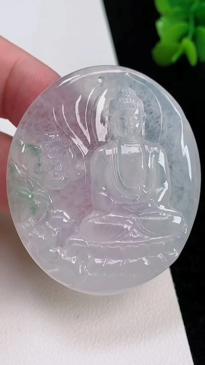 天然A货翡翠飘花大日如来吊坠，尺寸52-45-4.9，重:23.46g
7月1日