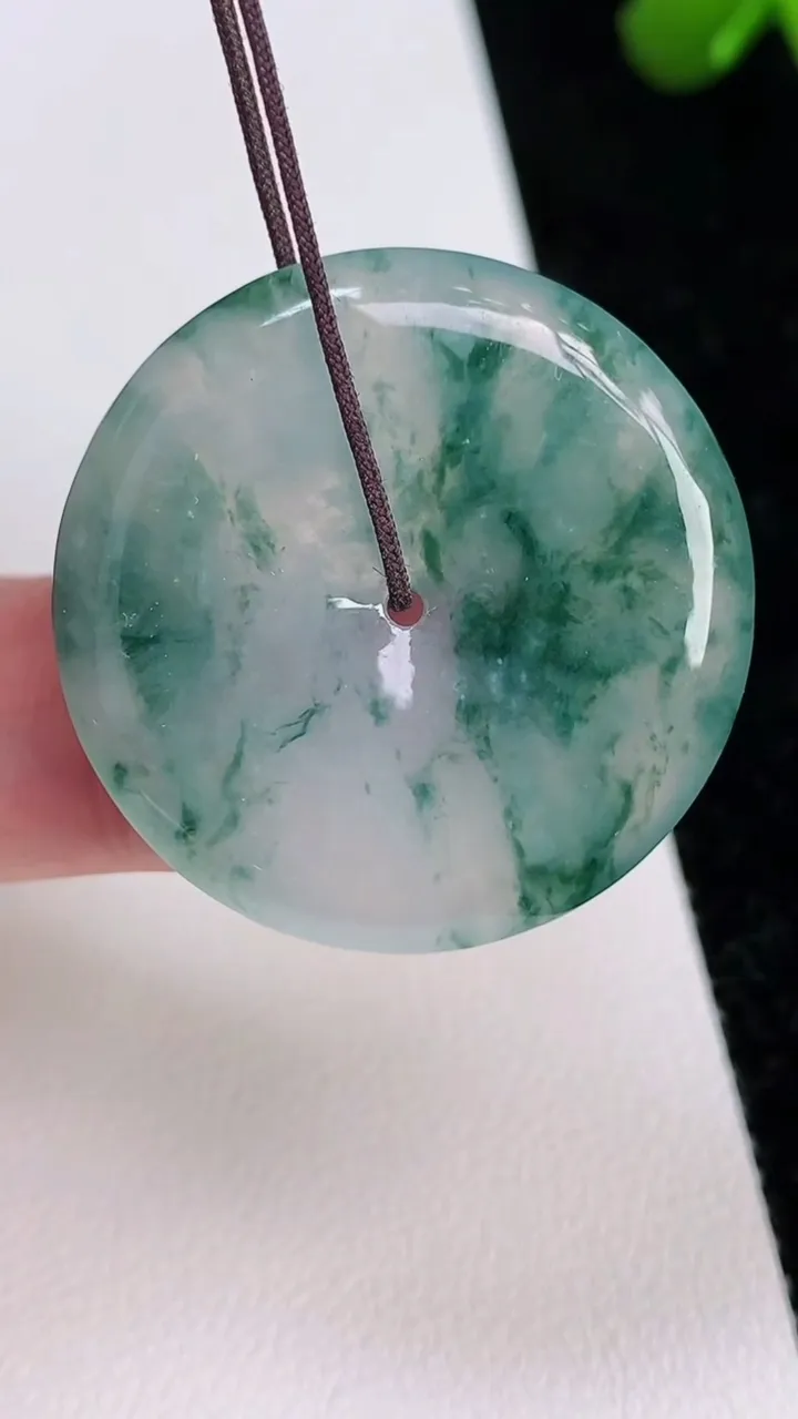 天然A货翡翠飘花平安扣吊坠，尺寸31.2-5，重量:10.64g
7月1日