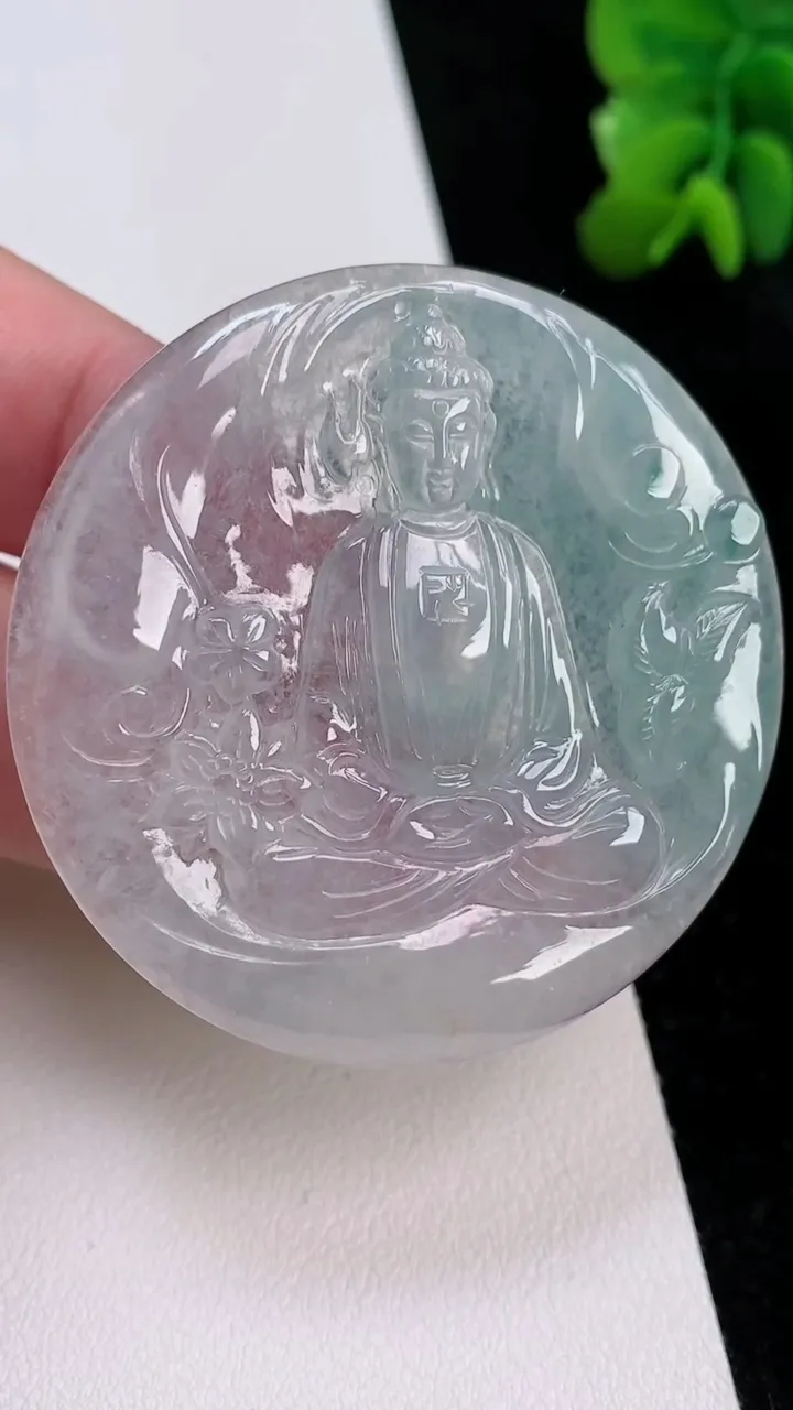 天然A货翡翠大日如来吊坠，尺寸49-4.8，重:23.34g
7月1日