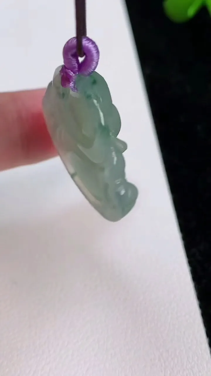 天然A货翡翠飘花佛公吊坠，尺寸27-29.8-6，重量:7.60g
7月1日