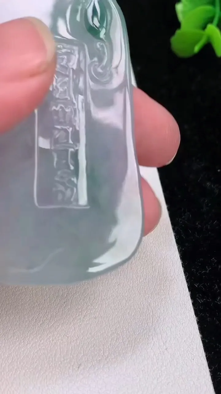天然A货翡翠飘花大势至观音菩萨吊坠，尺寸61.8-34.8-6.8，重:28.20g
7月1日