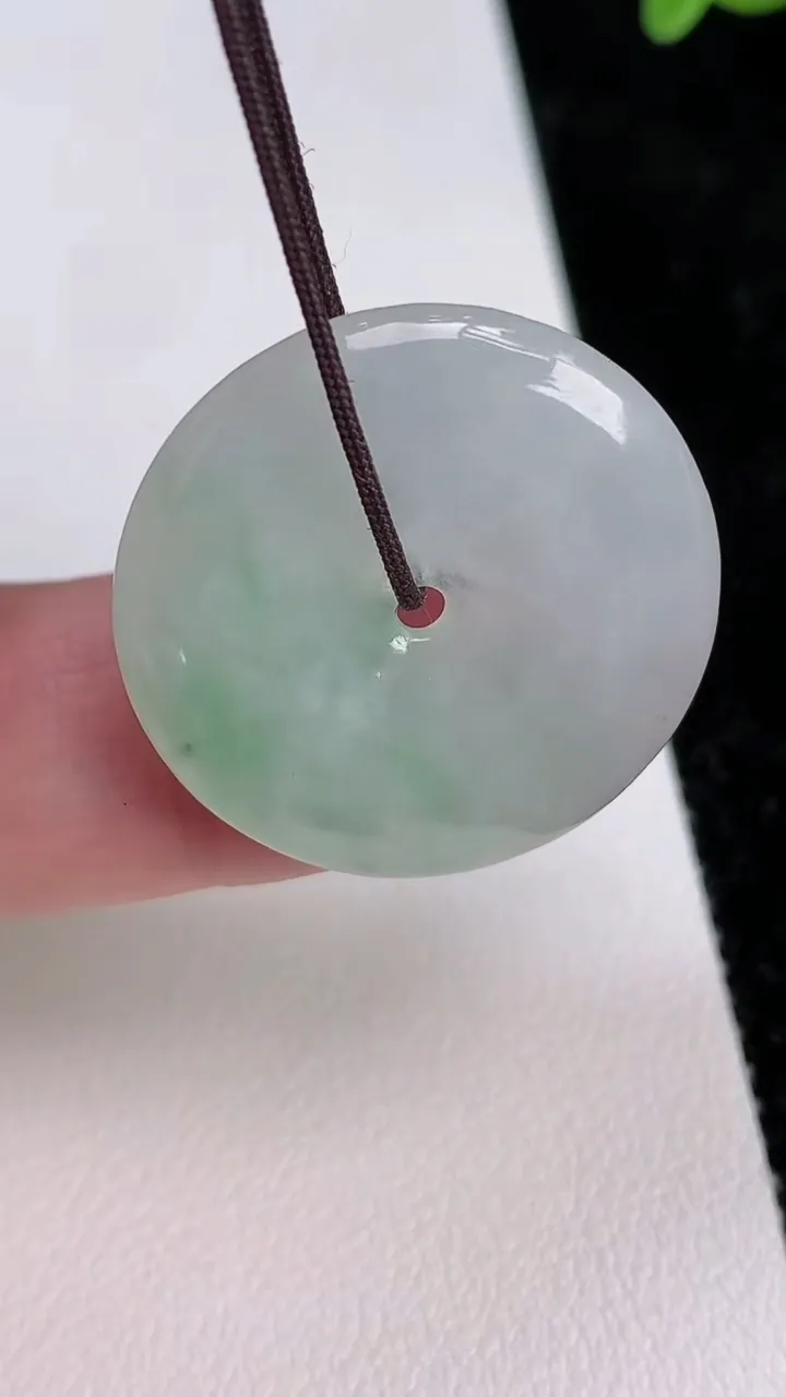 天然A货翡翠平安扣吊坠，尺寸25.9-4，重量:6.05g
7月1日