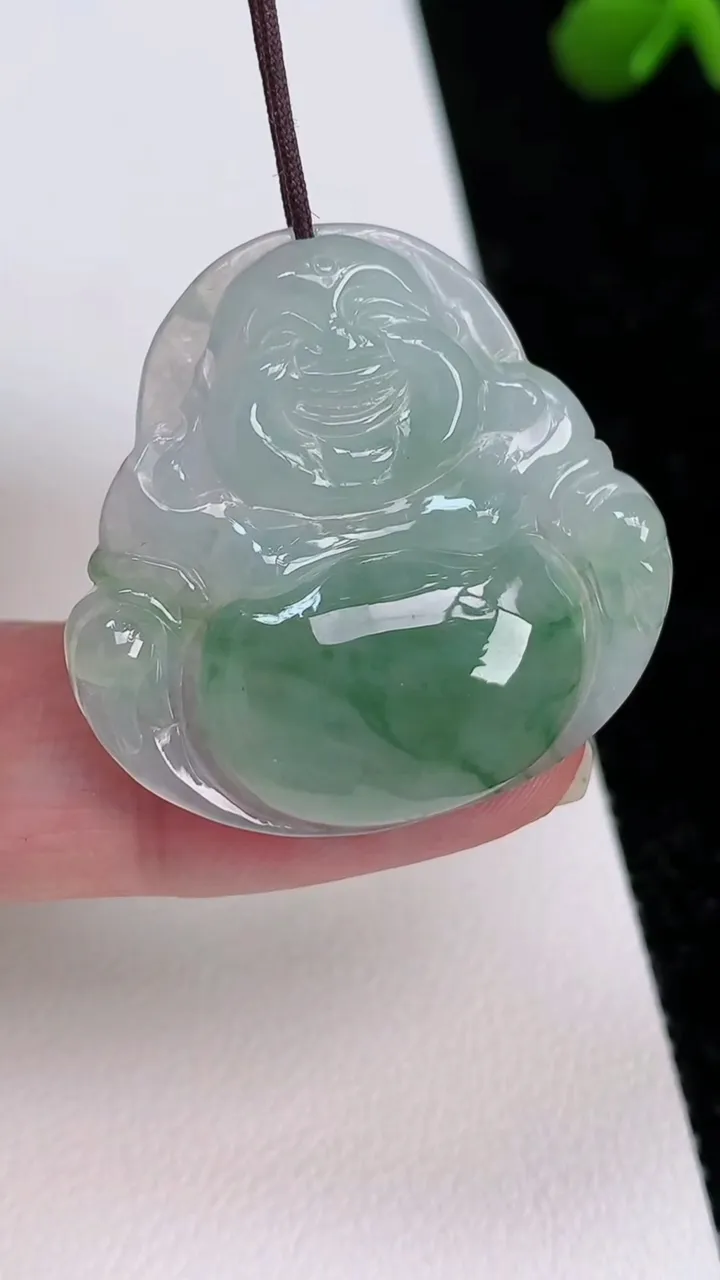 天然A货翡翠佛公吊坠，尺寸30.9-31.8-5.2，重量:7.77g
7月1日