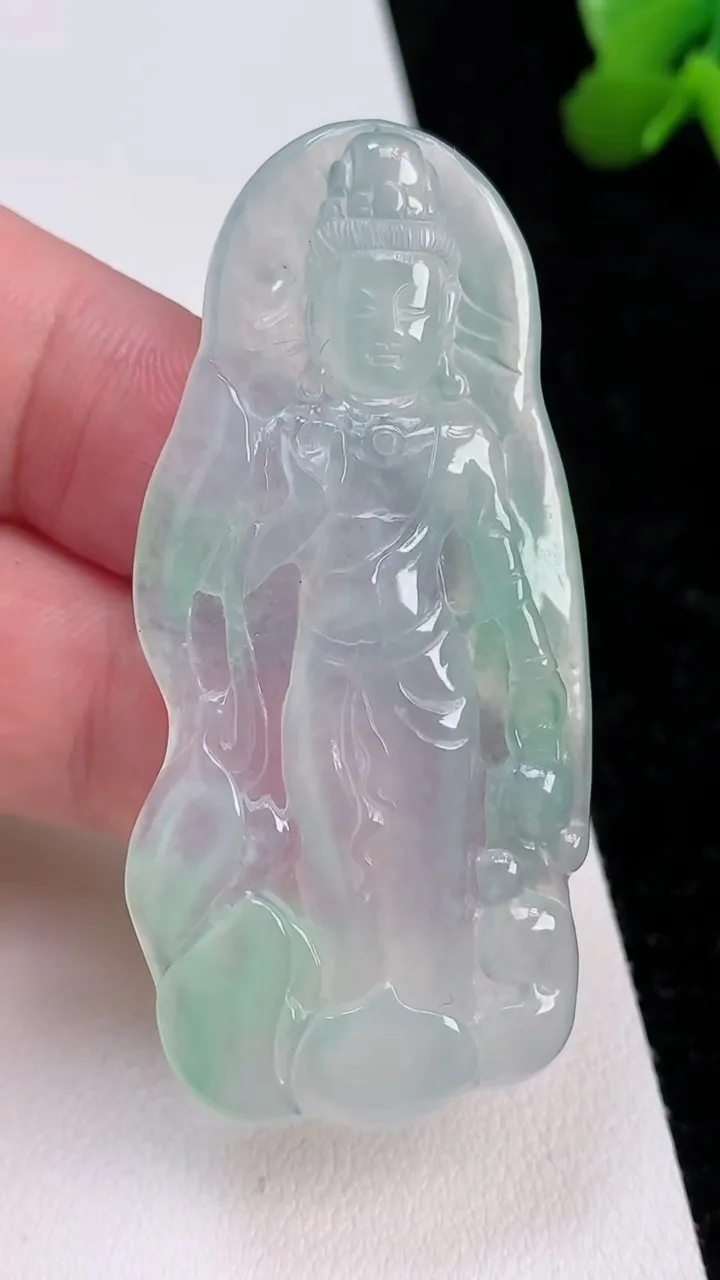 天然A货翡翠观音菩萨吊坠，尺寸57-27-4，重:13.78g
7月1日