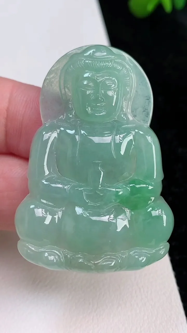 天然A货翡翠观音菩萨吊坠，尺寸47.6-33-5.4，重量:16.40g
7月2日