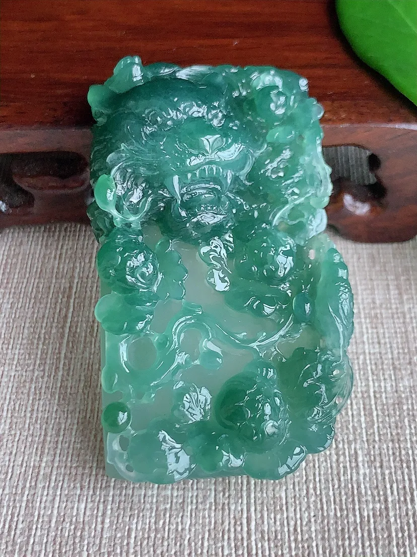 天然A货翡翠飘花生肖虎吊坠尺寸59×34×12m量34.67g 0701