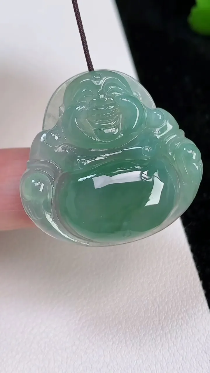 天然A货翡翠佛公吊坠，尺寸30.2-32-5.4，重量:8.26g
7月2日