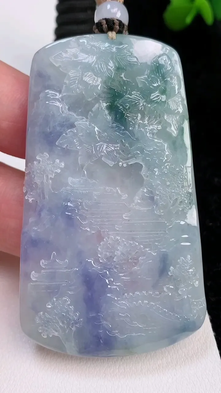 天然A货翡翠紫罗兰飘花山水牌吊坠，尺寸66.7-39.4-5.4，重量:40.30g
7月2日