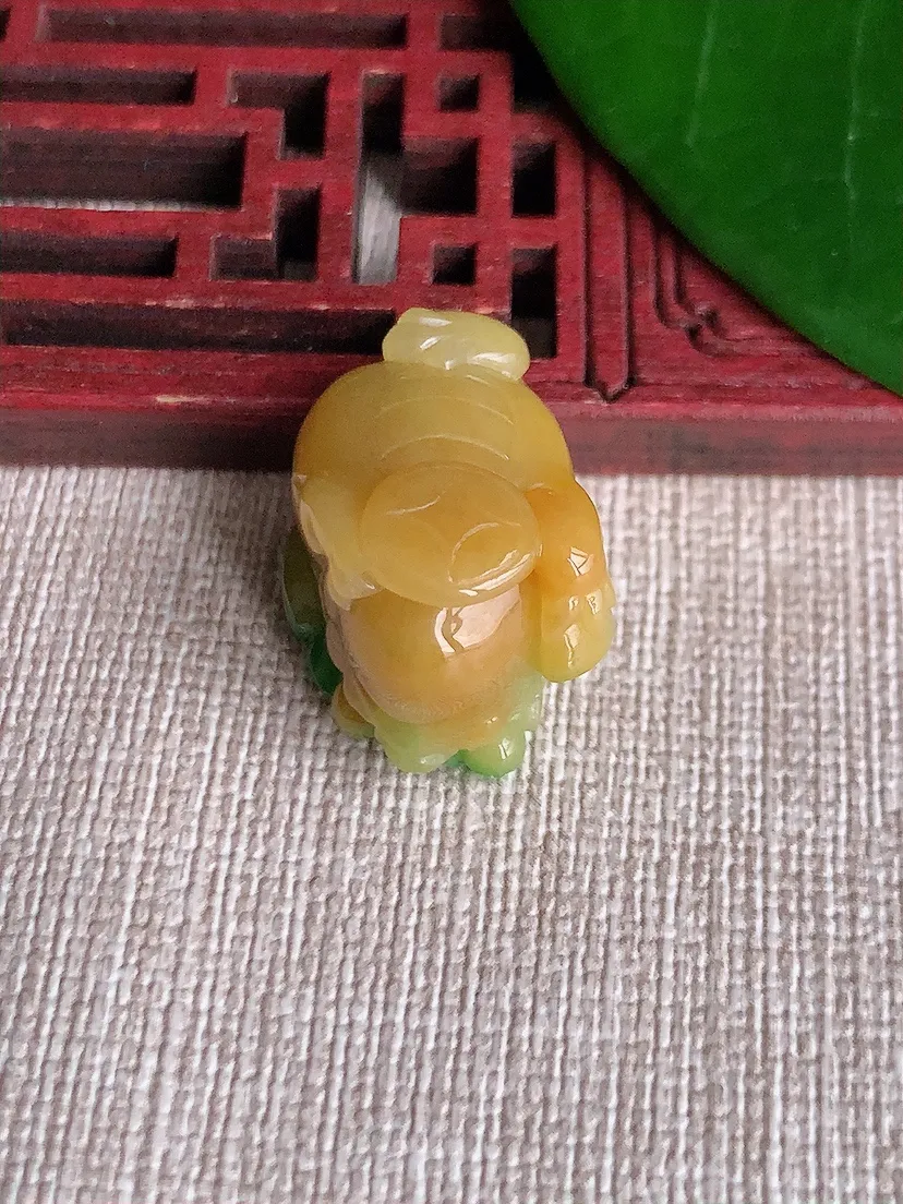 天然A货翡翠黄加绿双彩招财金蟾吊坠尺寸19×13.4×15m量9.47g 0701I