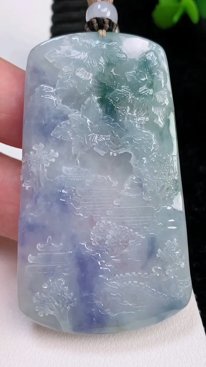 天然A货翡翠紫罗兰飘花山水牌吊坠，尺寸66.7-39.4-5.4，重量:40.30g
7月2日