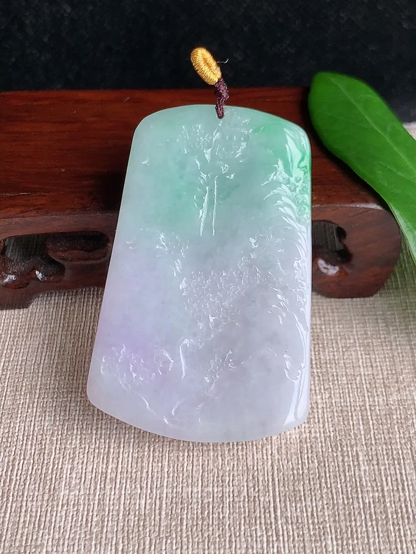 天然A货翡翠淡春彩淡紫罗兰飘阳绿意境山水牌吊坠 尺寸58×37.6×8.4m量43.12g 0701