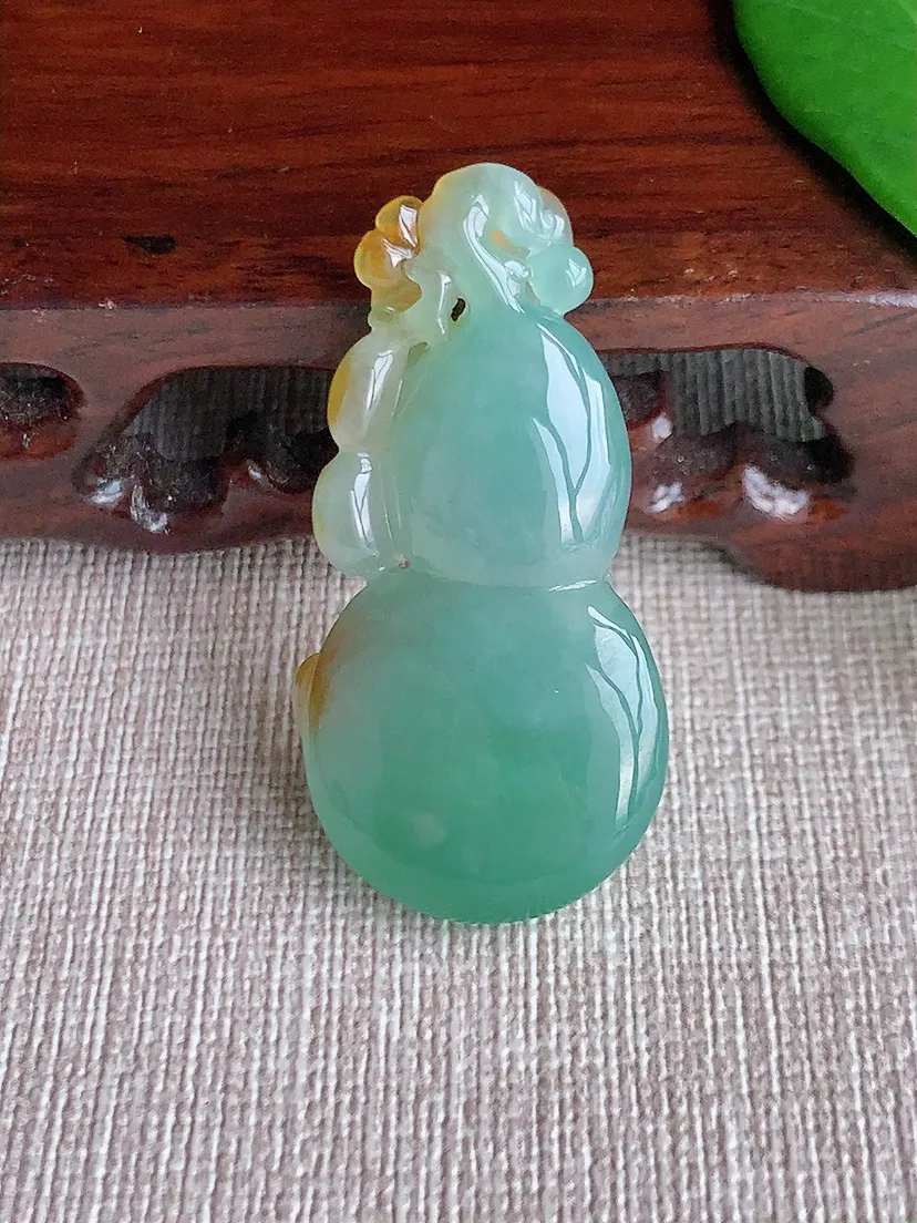 天然A货翡翠飘黄翡葫芦吊坠尺寸41.5×21.2×9.8m量13.62g 0701