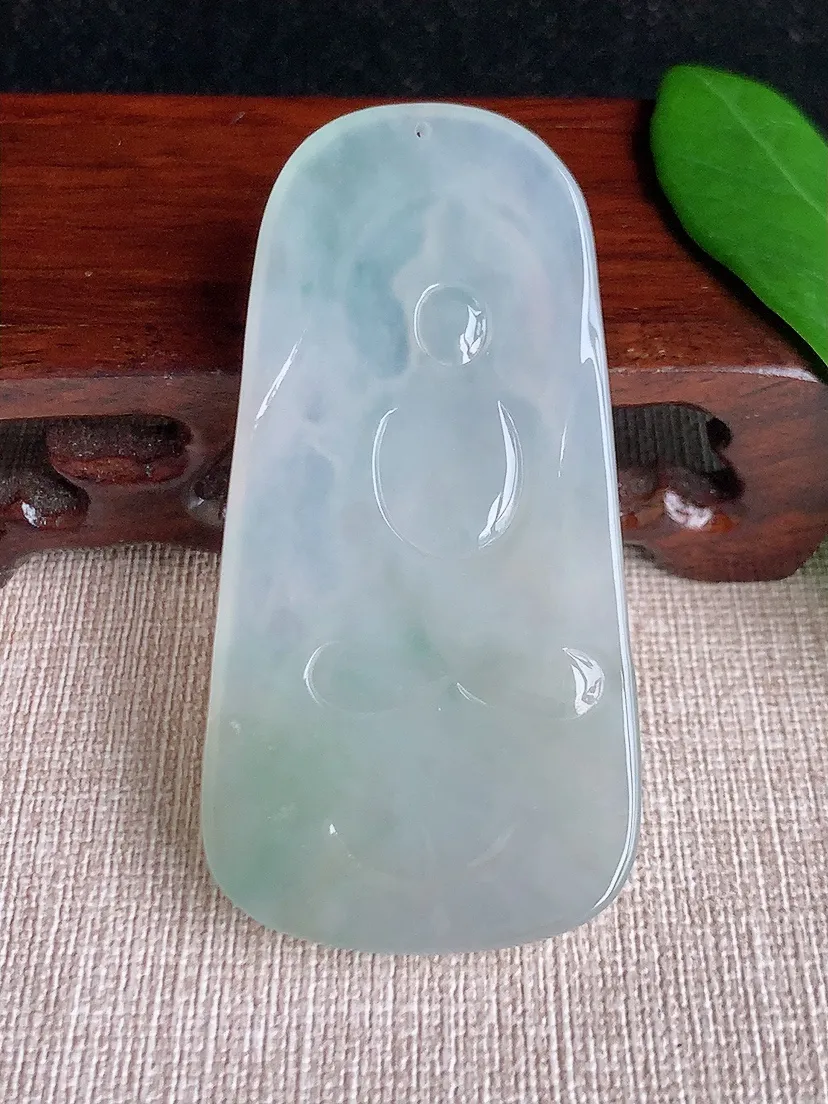 天然A货翡翠晴水大势至菩萨吊坠尺寸65.5×32.4×5.3m量26.39g 0701