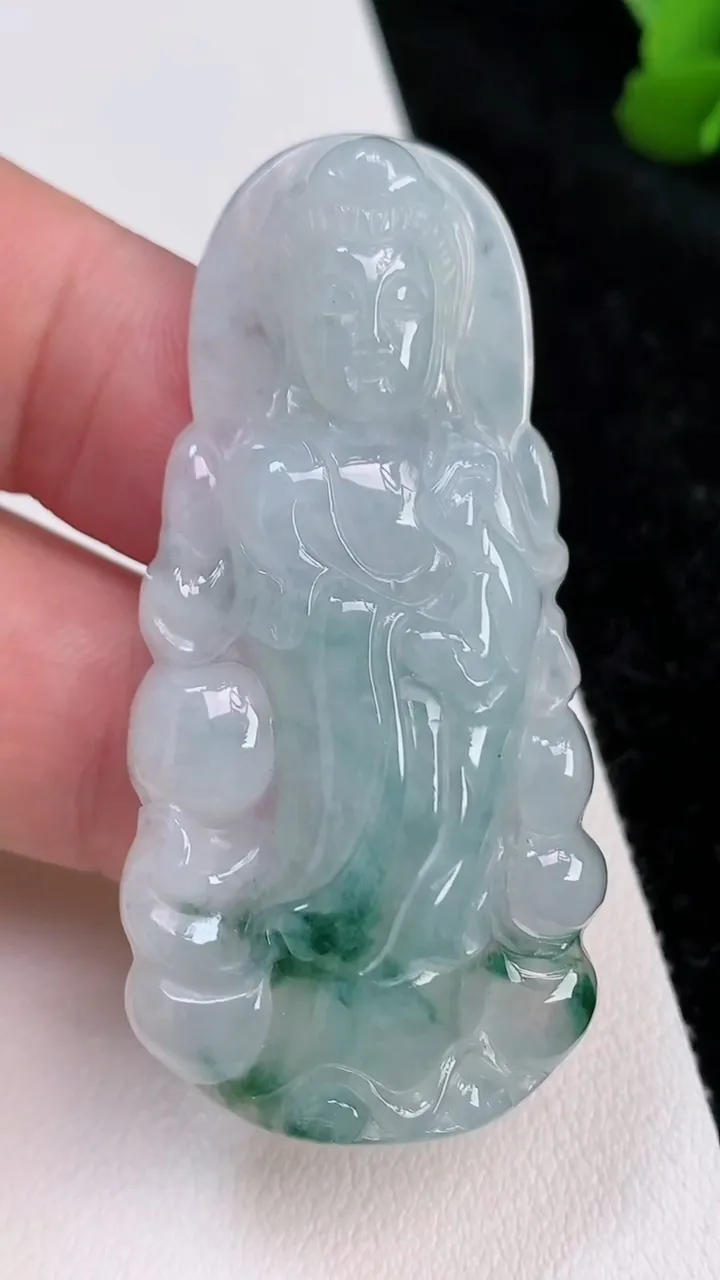 天然A货翡翠飘花观音菩萨吊坠，尺寸54-26.5-6.5，重量:16.20g
7月2日