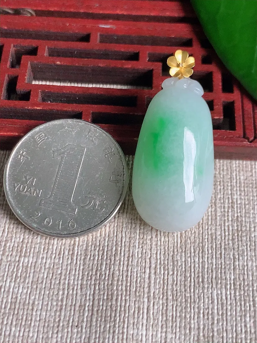 天然A货翡翠冰润18K金扣头飘绿福瓜吊坠尺寸36.2×30×15.8×11.7m量11.08g 0701