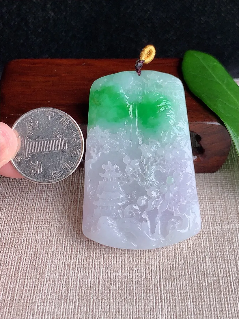 天然A货翡翠淡春彩淡紫罗兰飘阳绿意境山水牌吊坠 尺寸58×37.6×8.4m量43.12g 0701