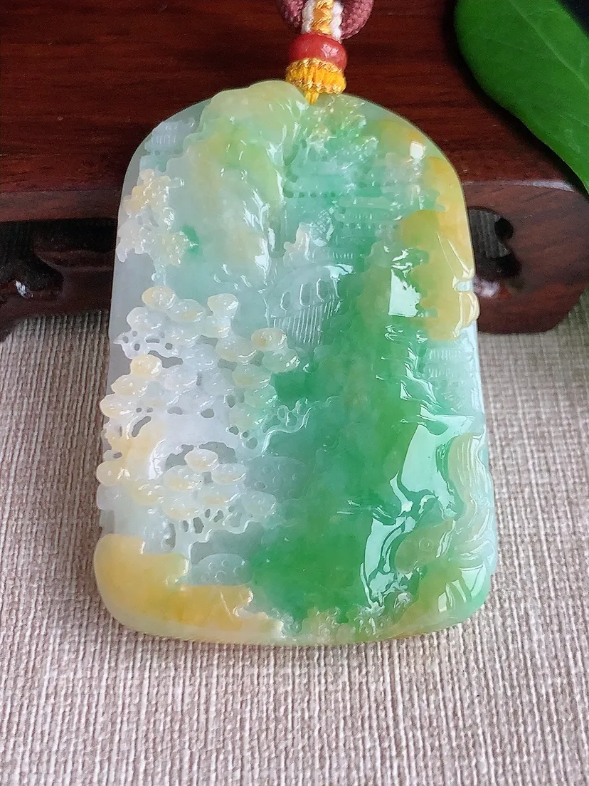 天然A货翡翠黄加绿双彩意境山水牌吊坠 尺寸62×41.4×7m量45.40g 0701