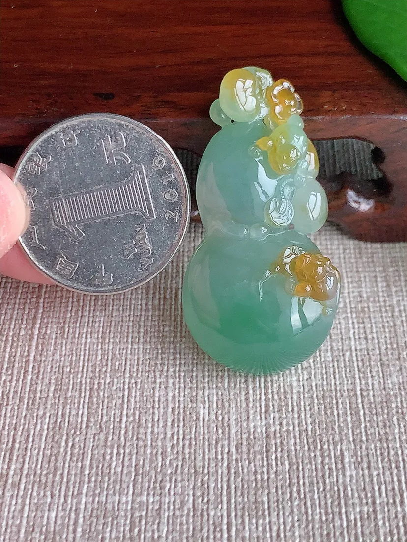 天然A货翡翠飘黄翡葫芦吊坠尺寸41.5×21.2×9.8m量13.62g 0701
