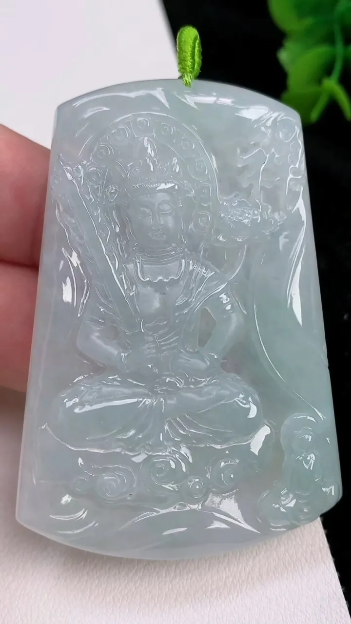 天然A货翡翠虚空藏观音菩萨吊坠，尺寸64.3-45-7.5，重量:35.60g
7月2日