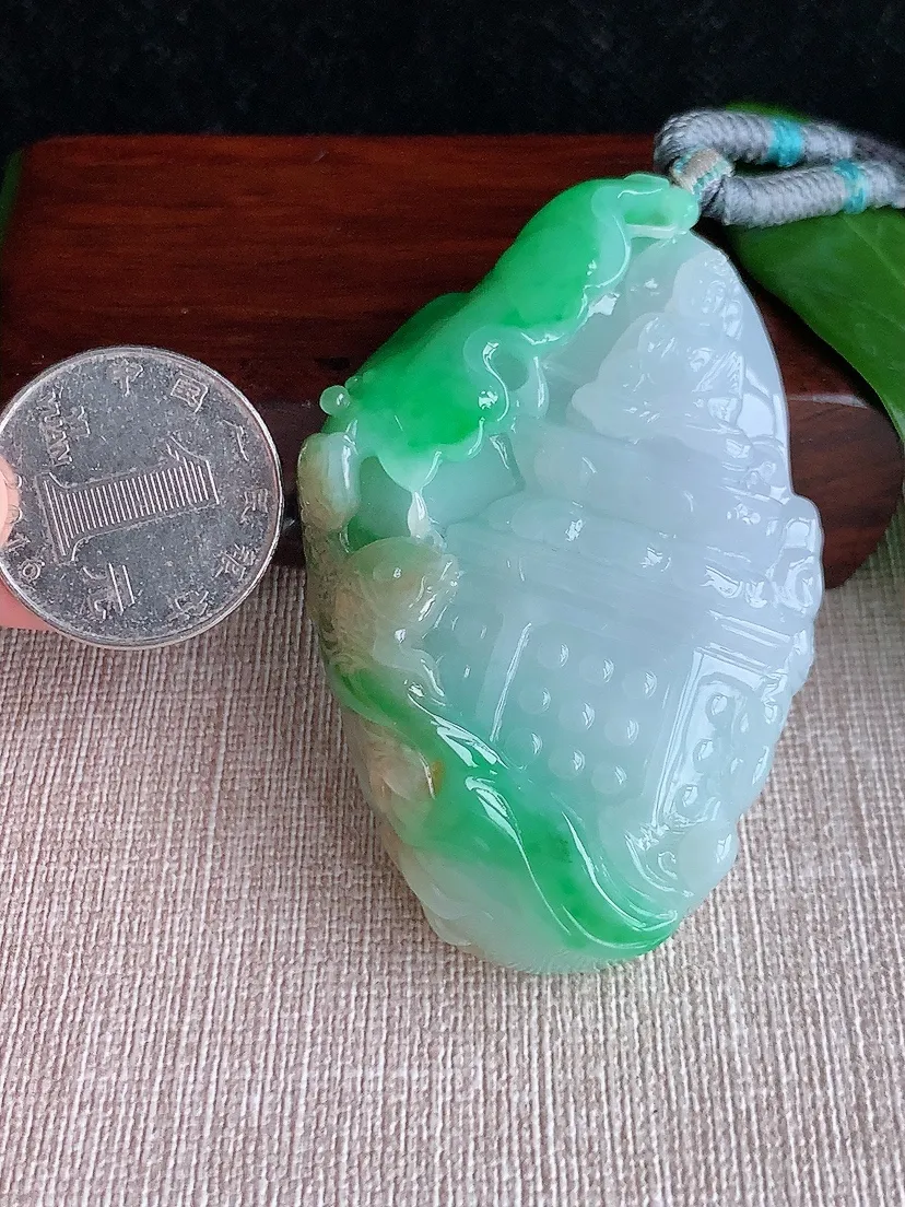 天然A货翡翠黄加绿双彩大日如来吊坠尺寸65×42.7×14.2m量77.00g 0701
