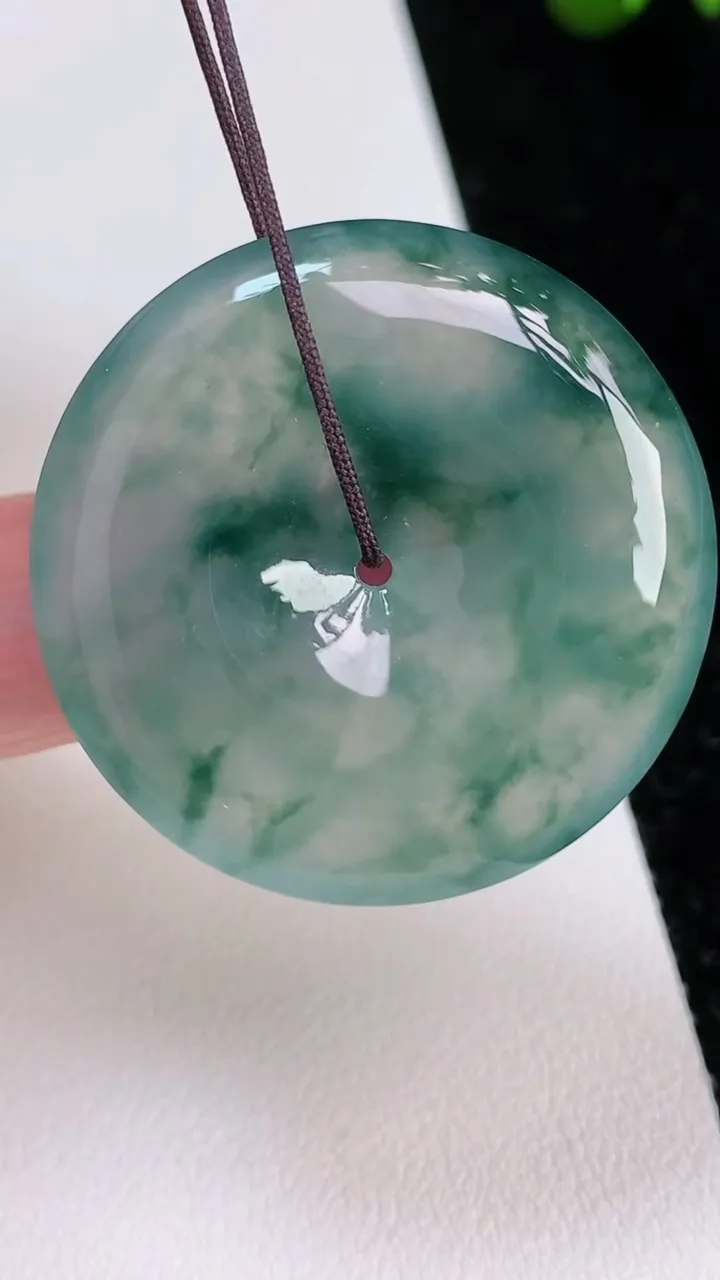 天然A货翡翠种飘花平安扣吊坠，尺寸34.4-6.2，重量:15.33g
7月2日