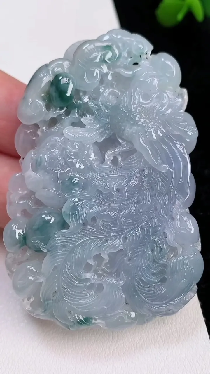 天然A货翡翠紫罗兰飘花凤凰吊坠，尺寸67.5-44.4-8.3，重量:51.90g
7月2日