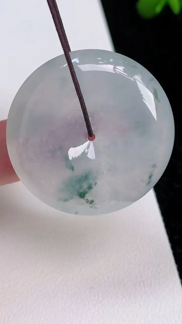 天然A货翡翠种飘花平安扣吊坠，尺寸35.8-6.4，重量:17.16g
7月2日