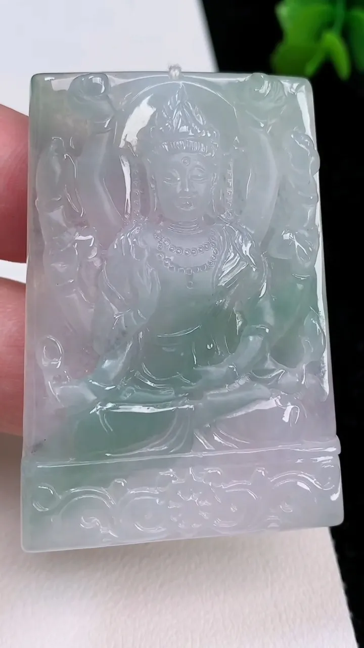 天然A货翡翠千手观音吊坠，尺寸53.7-38.4-4.4，重量:24.36g
7月2日