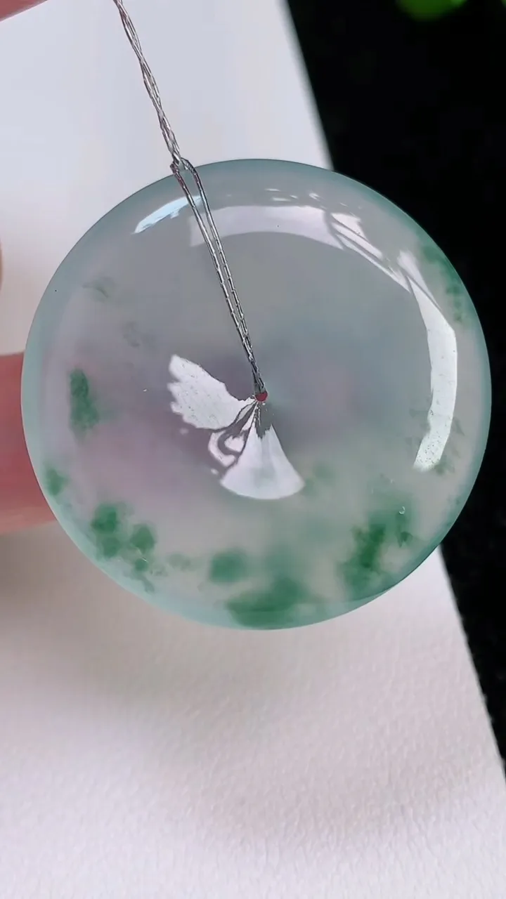 天然A货翡翠种飘花平安扣吊坠，尺寸35.7-6.3，重量:17.00g
7月2日