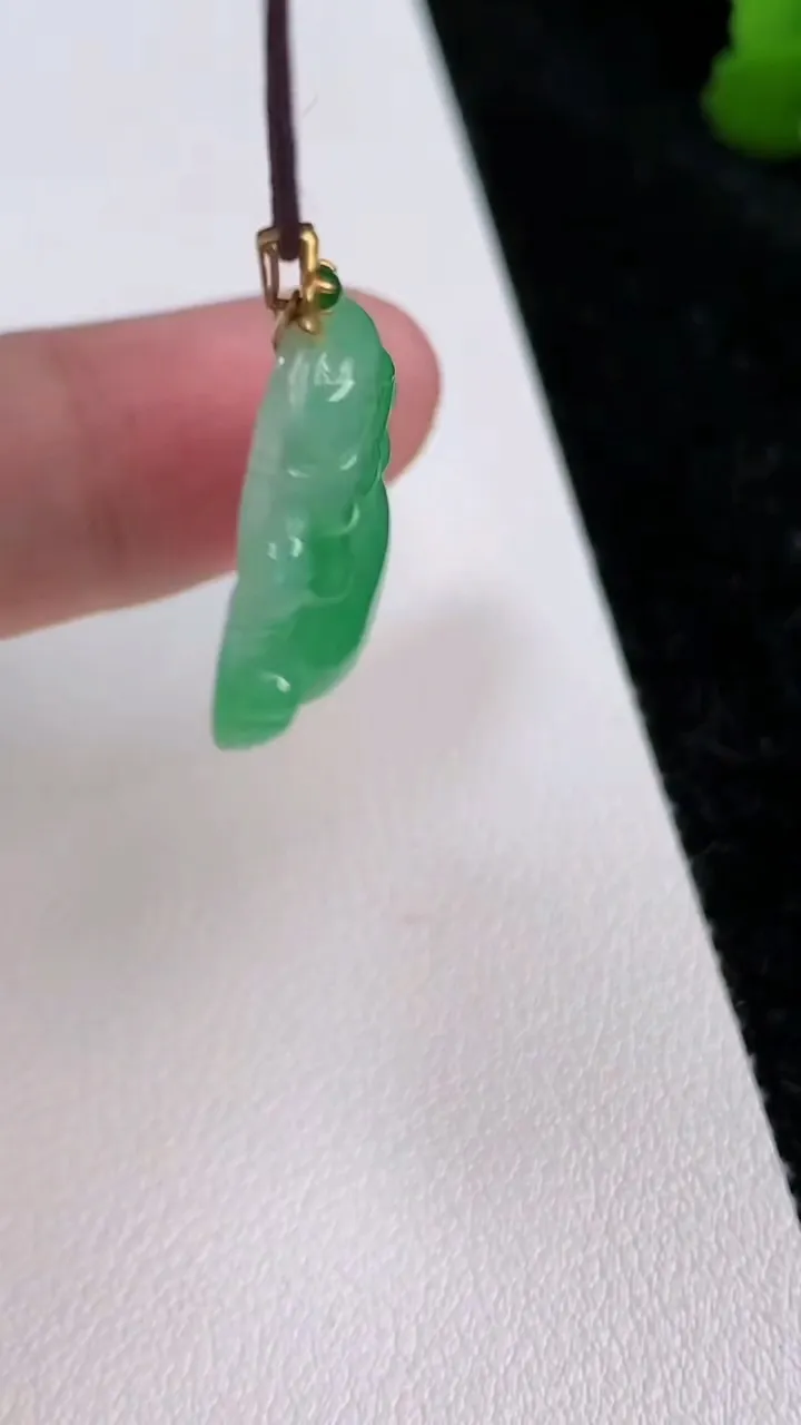 天然A货翡翠佛公吊坠，尺寸22.6-22-5，重量:3.86g
7月2日