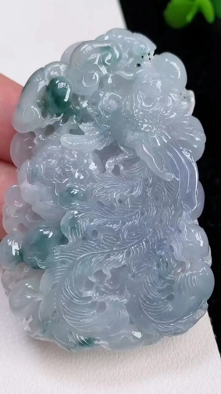 天然A货翡翠紫罗兰飘花凤凰吊坠，尺寸67.5-44.4-8.3，重量:51.90g
7月2日