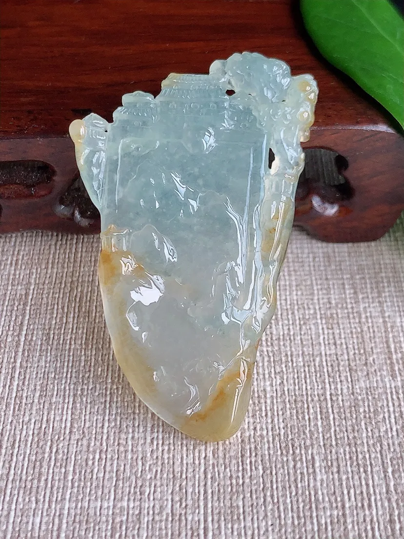 天然A货翡翠飘黄翡意境山水牌吊坠尺寸54.8×34×5m量16.26g 0701