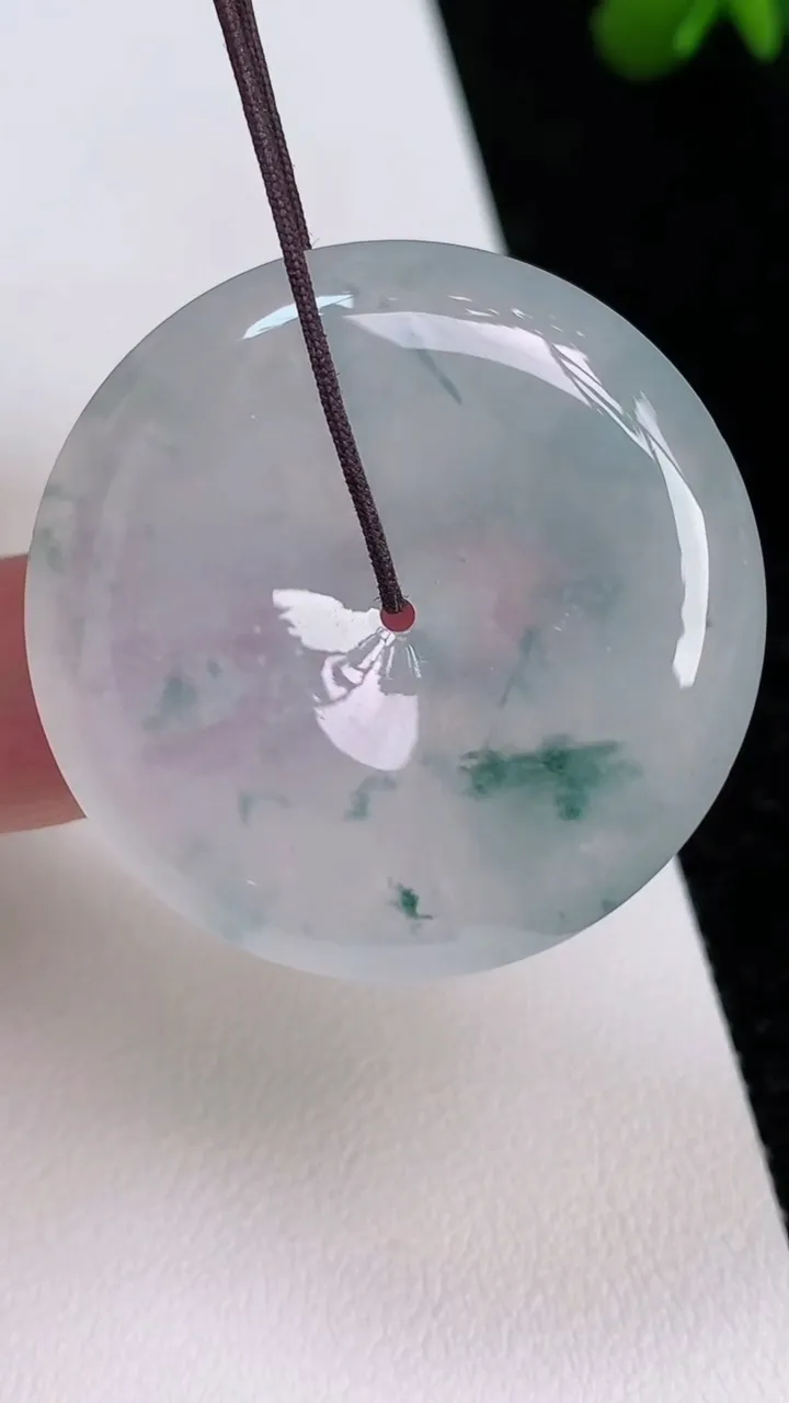 天然A货翡翠种飘花平安扣吊坠，尺寸35.8-6.4，重量:17.16g
7月2日