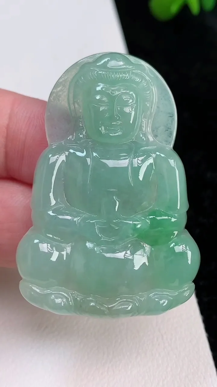 天然A货翡翠观音菩萨吊坠，尺寸47.6-33-5.4，重量:16.40g
7月2日